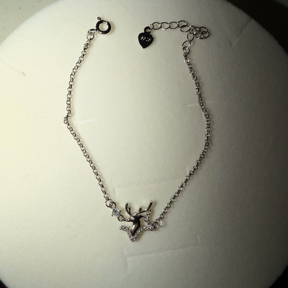 Elegant Silver Deer Pendant Necklace